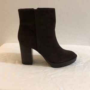 Arturo Chiang chocolate suede booties